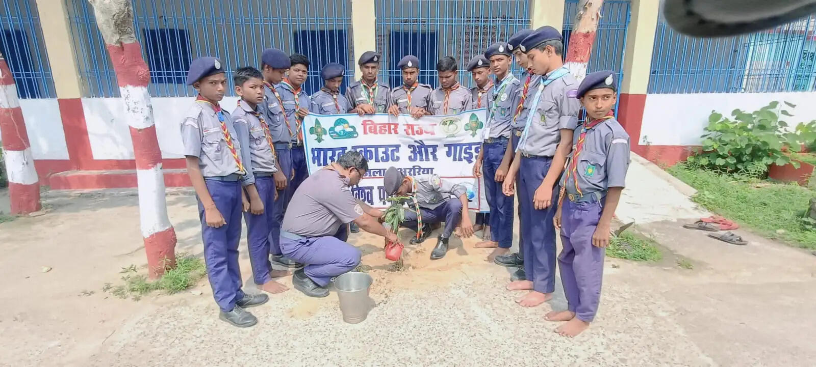 स्काउट गाइड के तृतीय सोपान शिविर के पांचवें दिन वृक्षारोपण और चित्रकला प्रतियोगिता का आयोजन