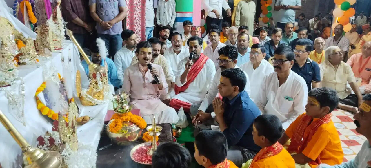मुकुट पूजन के साथ शुरू हुई 190वें वर्ष की राघवेन्द्र रामलीला