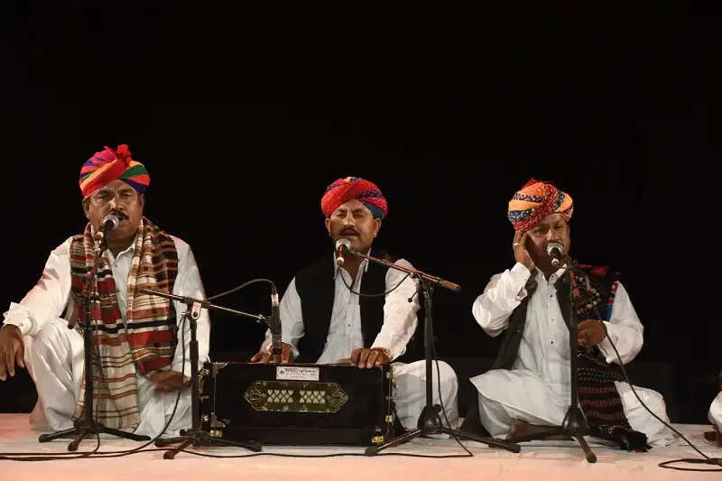 मप्रः सदानीरा समागम की अंतिम संध्या लोकसंगीत, संस्कृति और नर्मदा की महिमा से हुई सराबोर