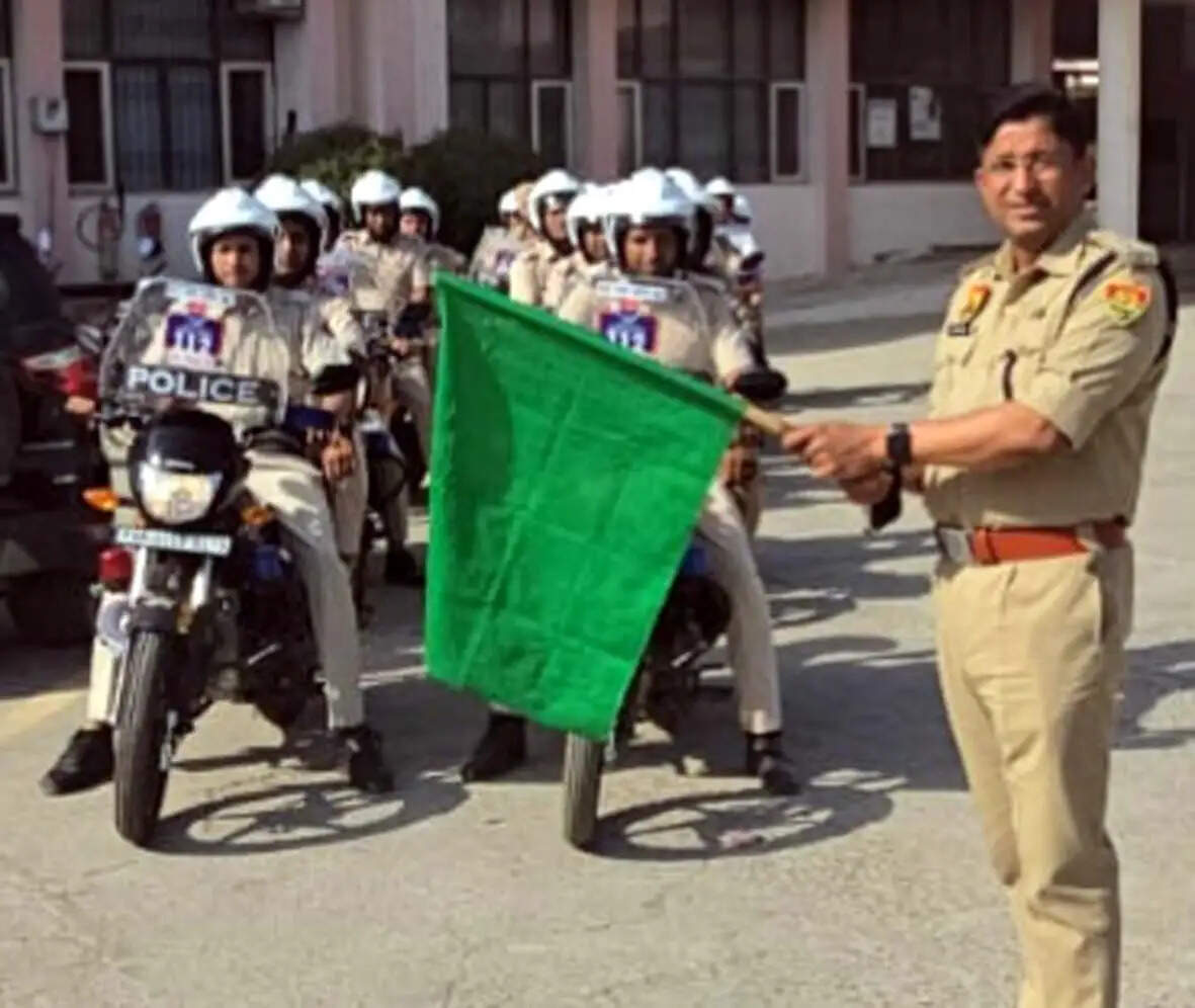 हांसी पुलिस के बेड़े में शामिल हुए 10 नए राइडर वाहन, एसपी ने दिखाईं हरी झंडी