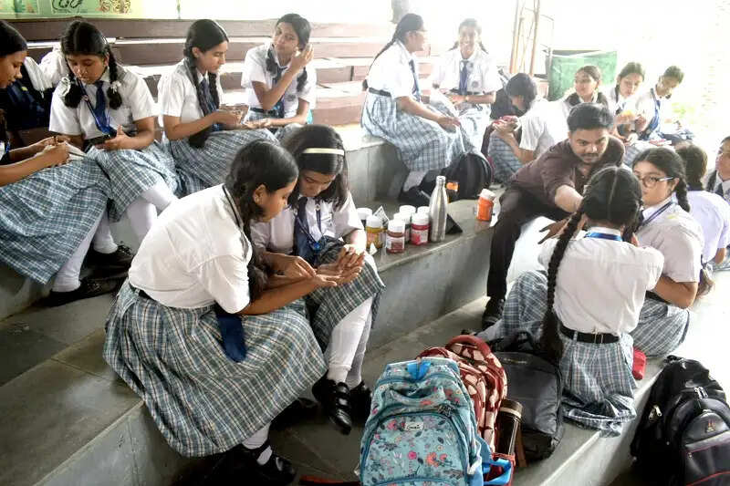 भोपालः बाघ सप्ताह के अंतर्गत राष्ट्रीय उद्यान वन विहार में पॉम पेंटिग प्रतियोगिता का आयोजन