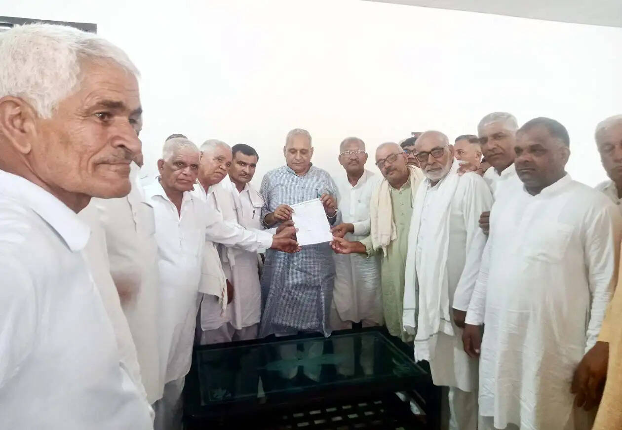 हिसार : कैबिनेट मंत्री रणबीर गंगवा से मिलकर संयुक्त जल संघर्ष समिति ने रखी मांग