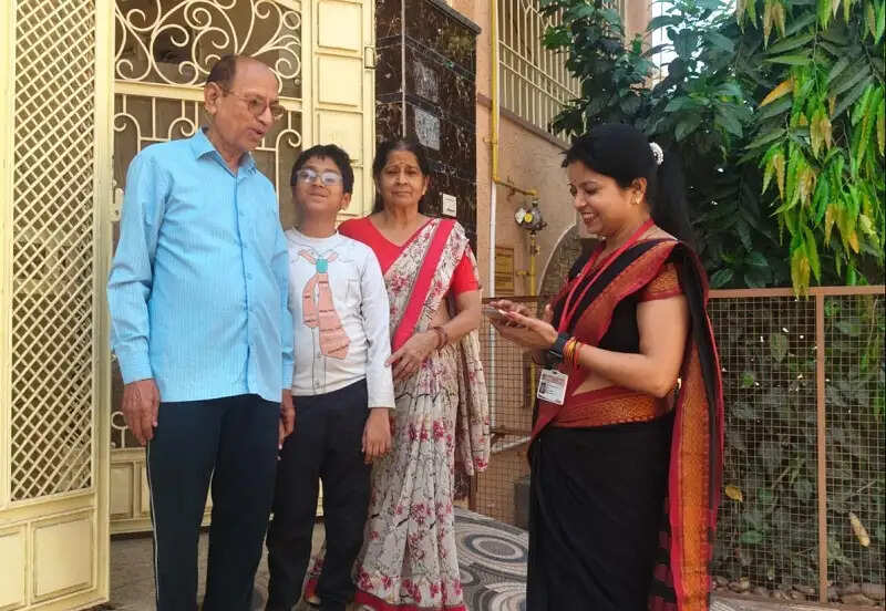 ग्वालियरः फील्ड ट्रेनर्स ने घरों में पहुंचकर व्यवहारिक रूप से समझीं जनगणना-2027 की बारीकियां