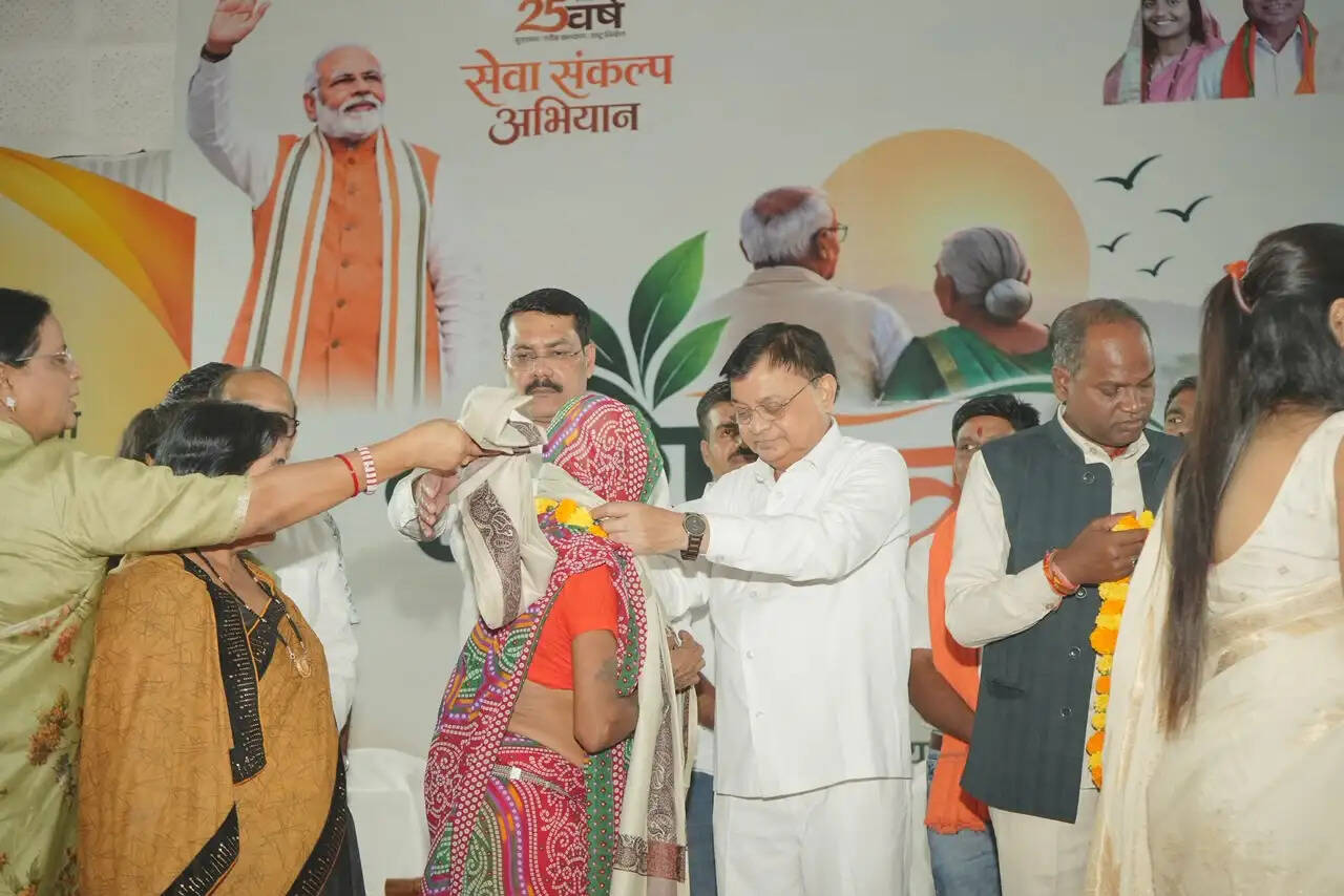 कोरबा में अंतर्राष्ट्रीय वृद्धजन दिवस पर वरिष्ठ वंदन सम्मान समारोह, शॉल-श्रीफल से हुआ बुजुर्गों का सम्मान