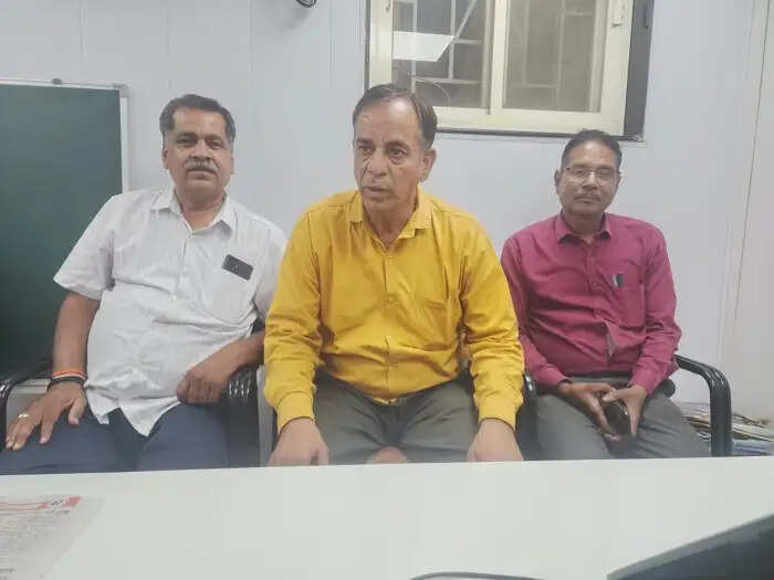 इंदौर में लोकायुक्त की कार्रवाई,&nbsp;10 हजार रुपए की रिश्वत लेते शासकीय स्कूल के प्राचार्य गिरफ्तार