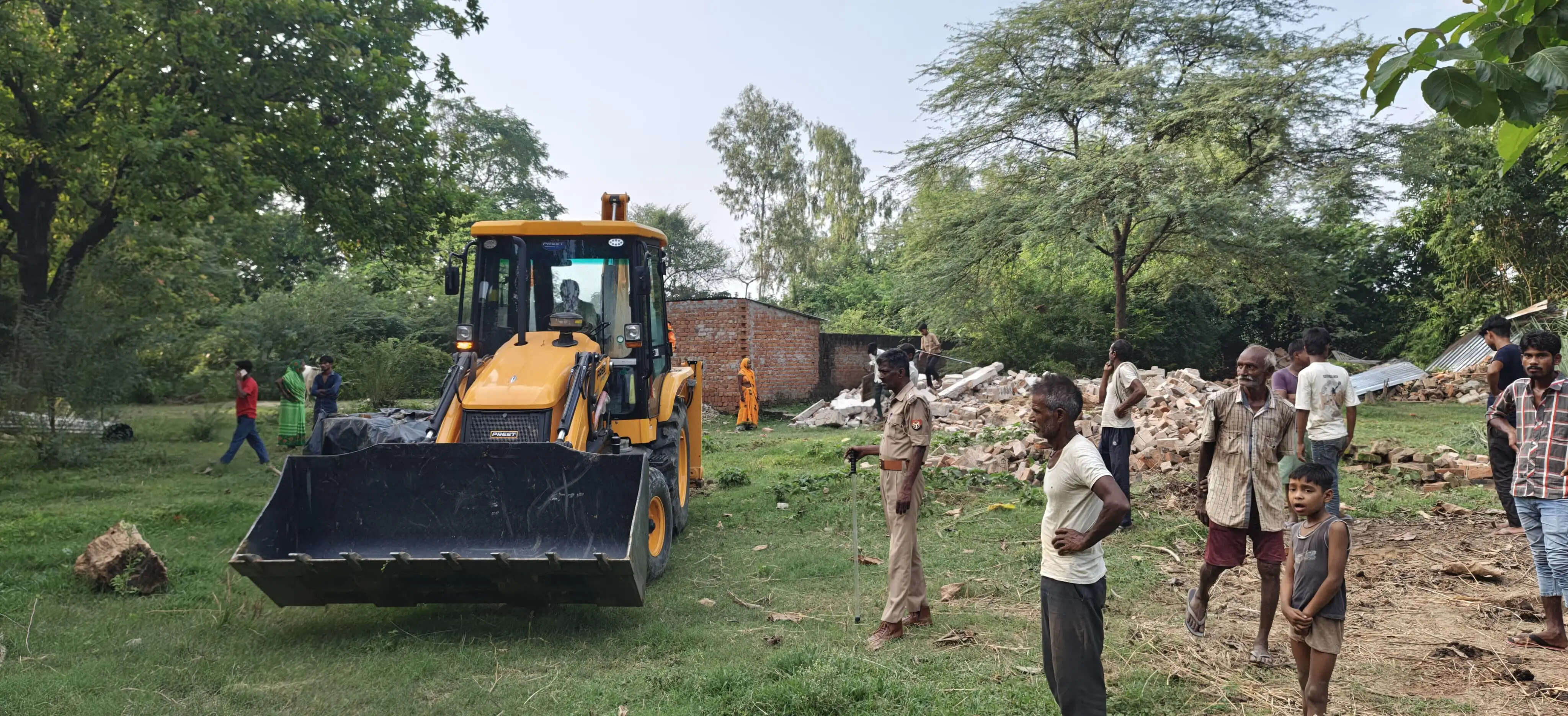 सरकारी भूमि से हटाया गया अतिक्रमण, कृषि विज्ञान केंद्र और डिजिटल लाइब्रेरी बनाने की तैयारी