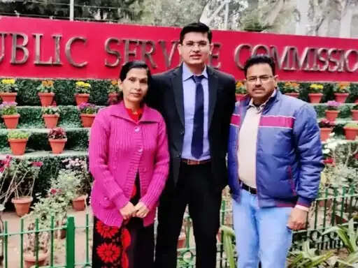 यूपीएससी में डॉ. अनुज ने ऑल इंडिया टॉप करके राजस्थान का नाम रोशन किया