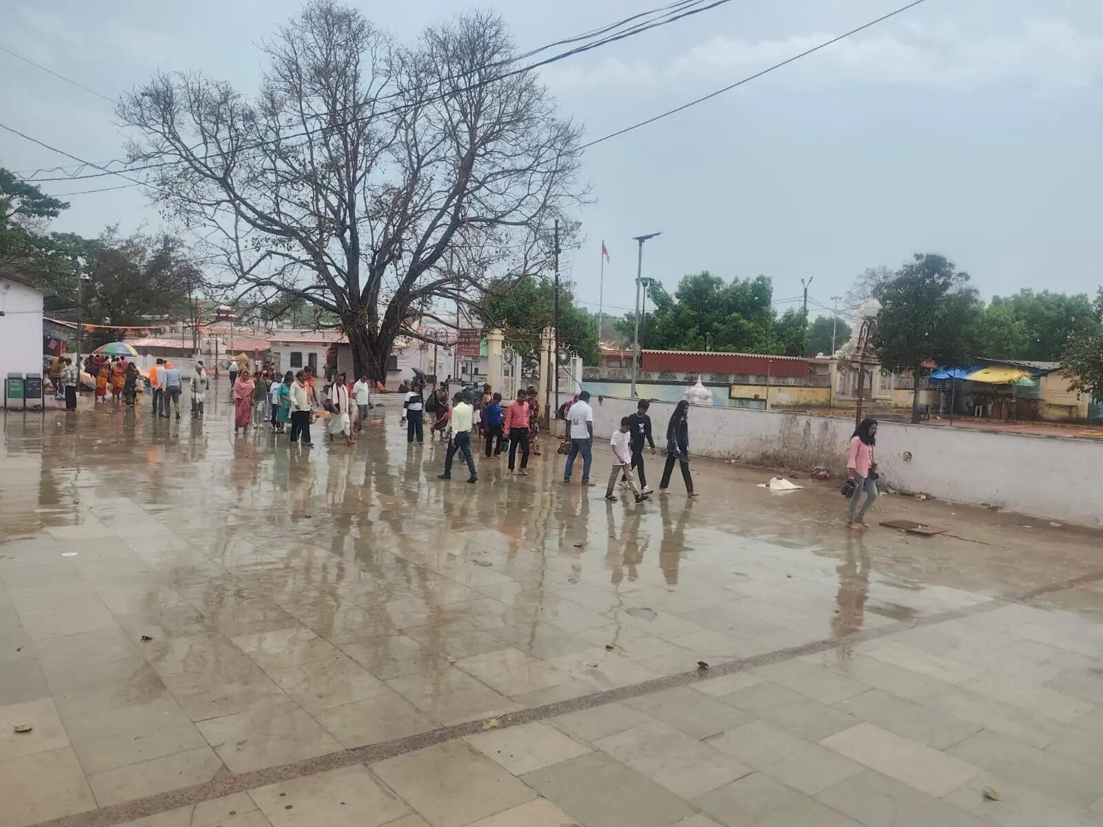 अनूपपुर: कहीं धूप तो कहीं छाव के बीच रिमझिम बारिश से मौसम हुआ सुहाना