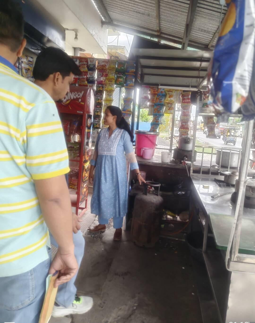 एलपीजी गैस कालाबाजारी पर प्रशासन सख्त, एजेंसियों और गोदामों पर औचक निरीक्षण