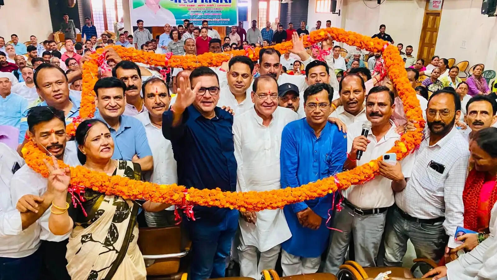 पश्चिम बंगाल कांग्रेस के प्रभारी बनने के बाद प्रथम बार हल्द्वानी पहुंचे प्रकाश जोशी स्वराज आश्रम में हुआ भव्य स्वागत