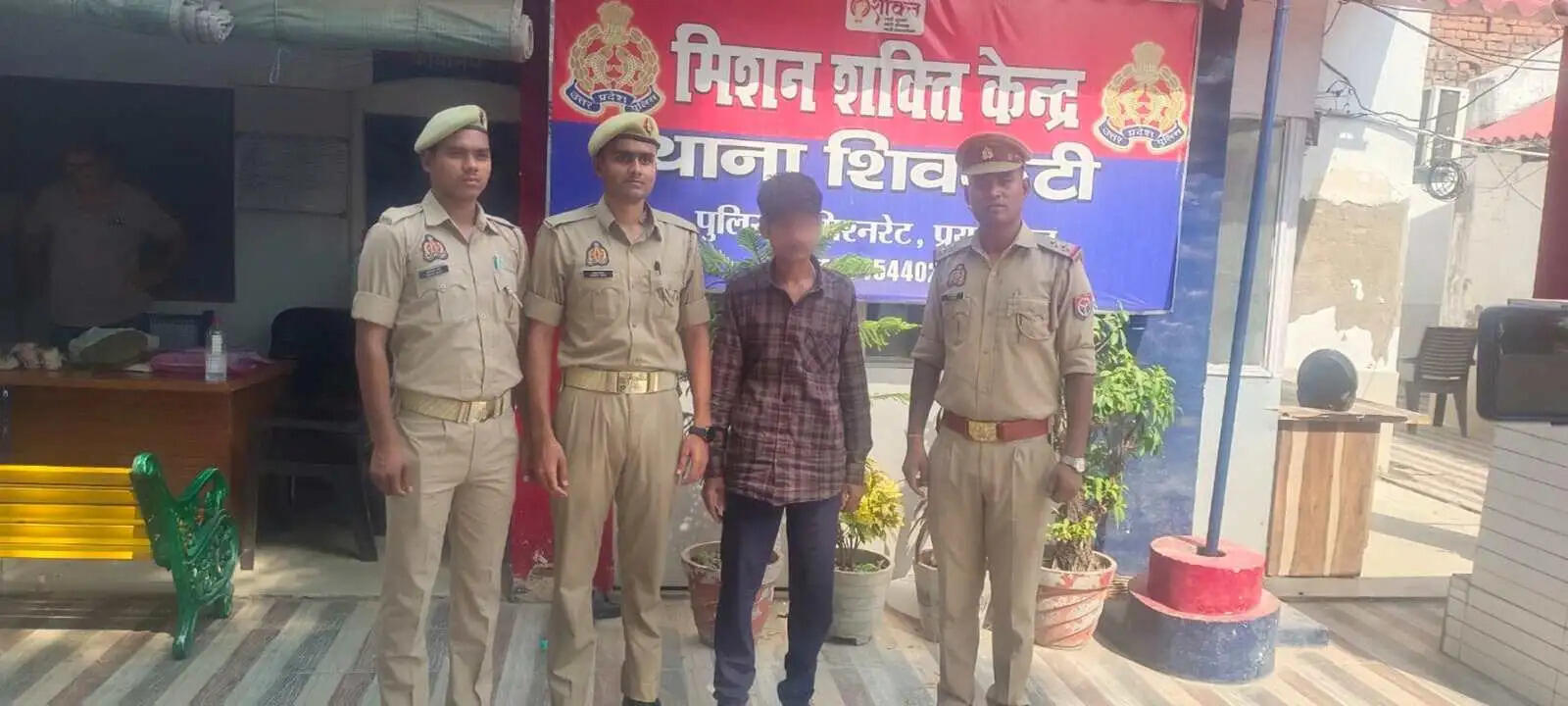 प्रयागराज पुलिस के हत्थे चढ़ा पच्चीस हजार का ईनामी बदमाश