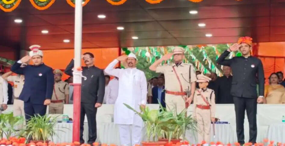 शहीदों के सपनों का झारखंड बनाने के लिए सरकार प्रतिबद्ध : मंत्री दीपक बिरुवा