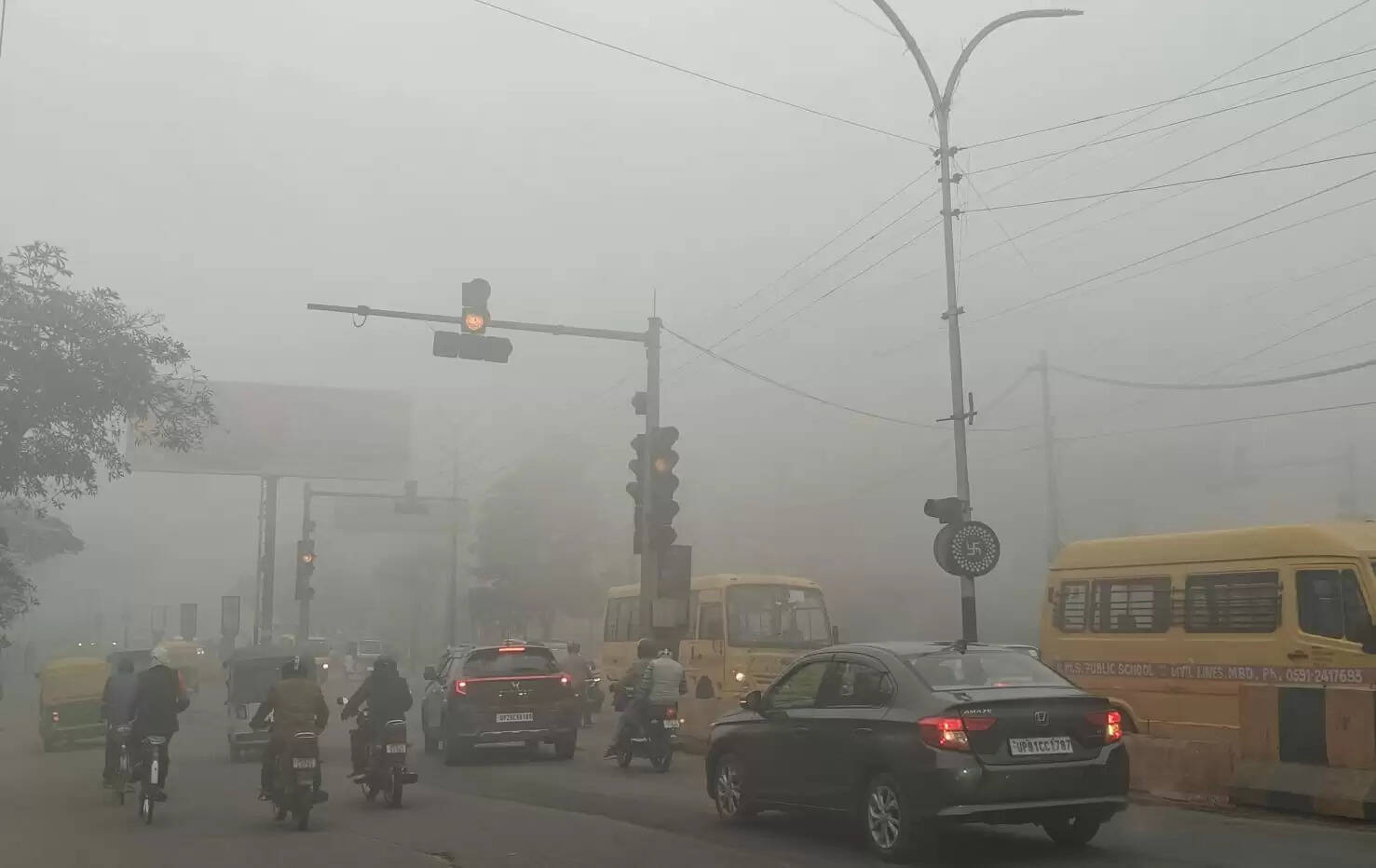 कोहरे की चादर में ढक गई पीतलनगरी, न्यूनतम तापमान 7 डिग्री सेल्सियस पहुंचा