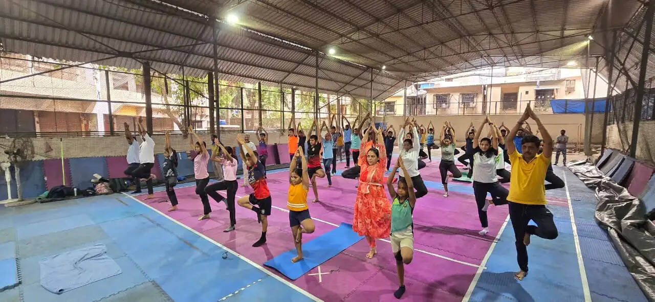 ठाणे स्टेडियम में खिलाड़ियों ने जोश के साथ मनाया योग दिवस