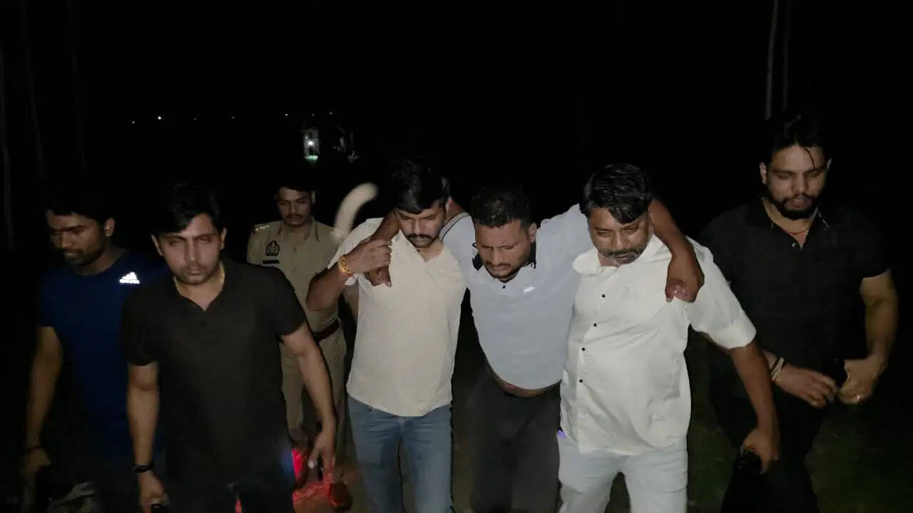 पुलिस मुठभेड़ में आरोपित गिरफ्तार