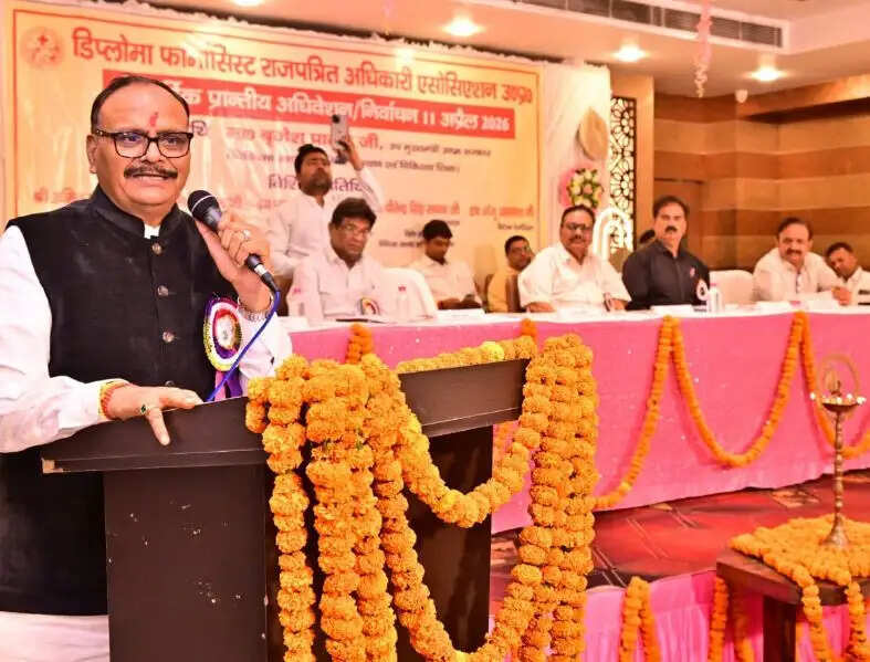 चिकित्सा विभाग की अहम कड़ी हैं फार्मासिस्टः ब्रजेश पाठक