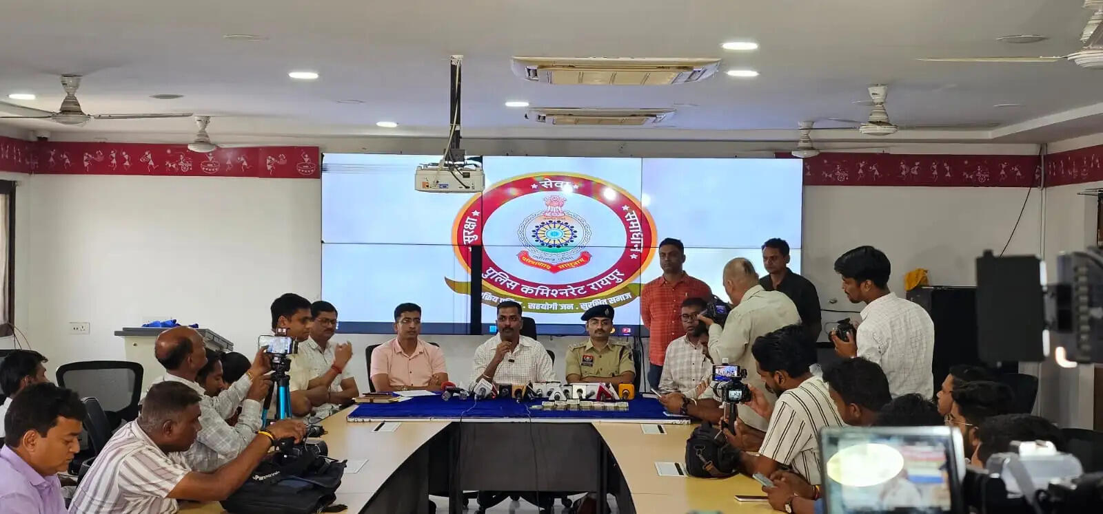 रायपुर : सुपरवाईजर से लूट की घटना को अंजाम देने वाले गिरोह का पर्दाफाश, मुख्य आरोपित सहित दो गिरफ्तार