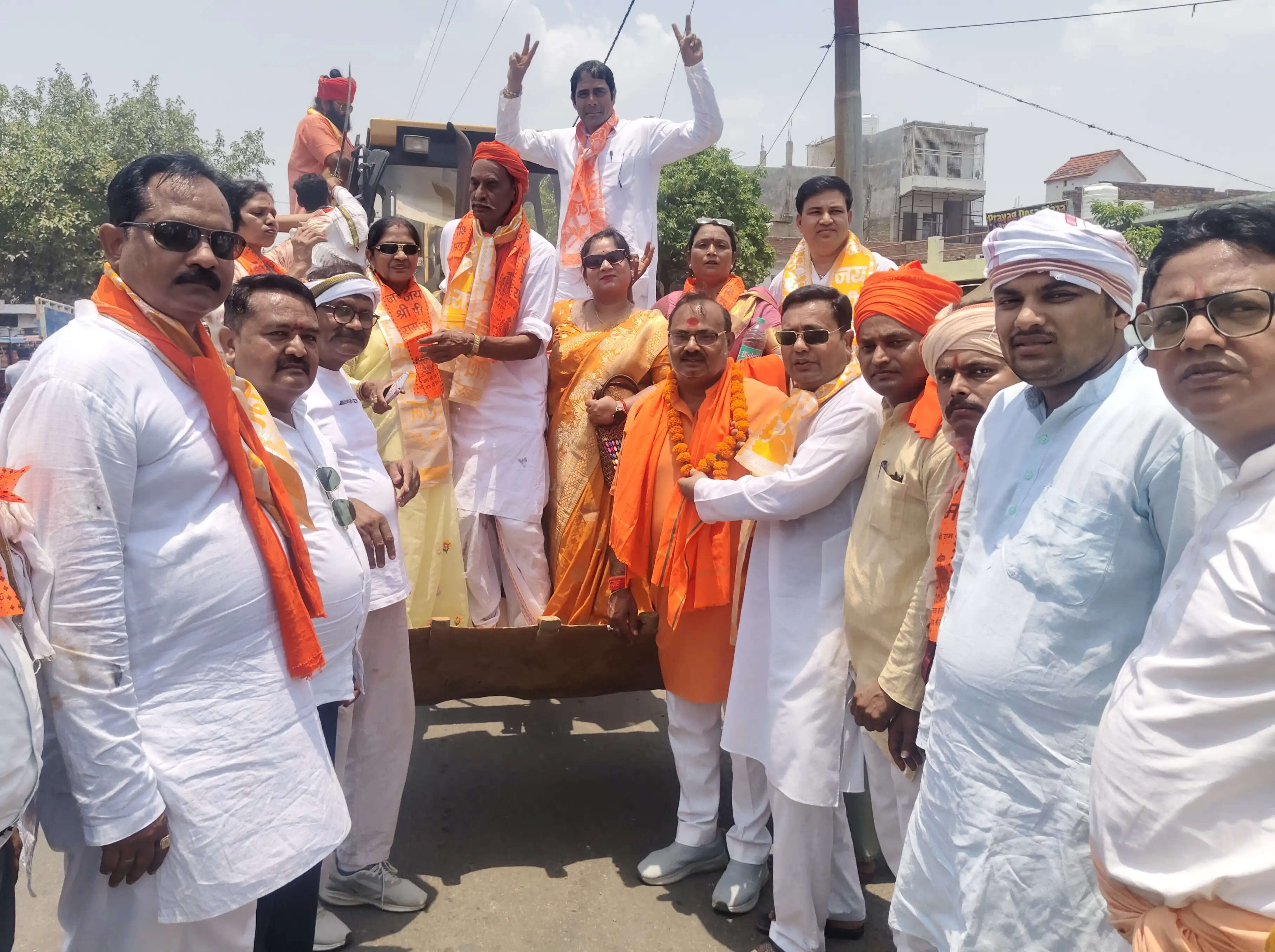 सीएम योगी आदित्यनाथ के जन्मोत्सव पर विश्व हिंदू महासंघ ने निकाली बुलडोजर शौर्य यात्रा