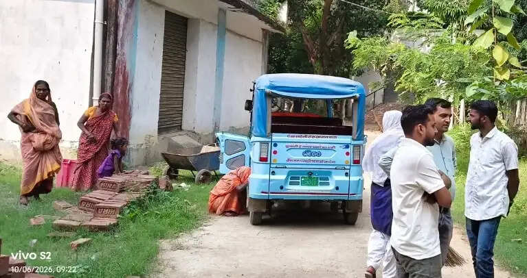 बाइक और टोटो की टक्कर में बुजुर्ग की मौत, एक गंभीर