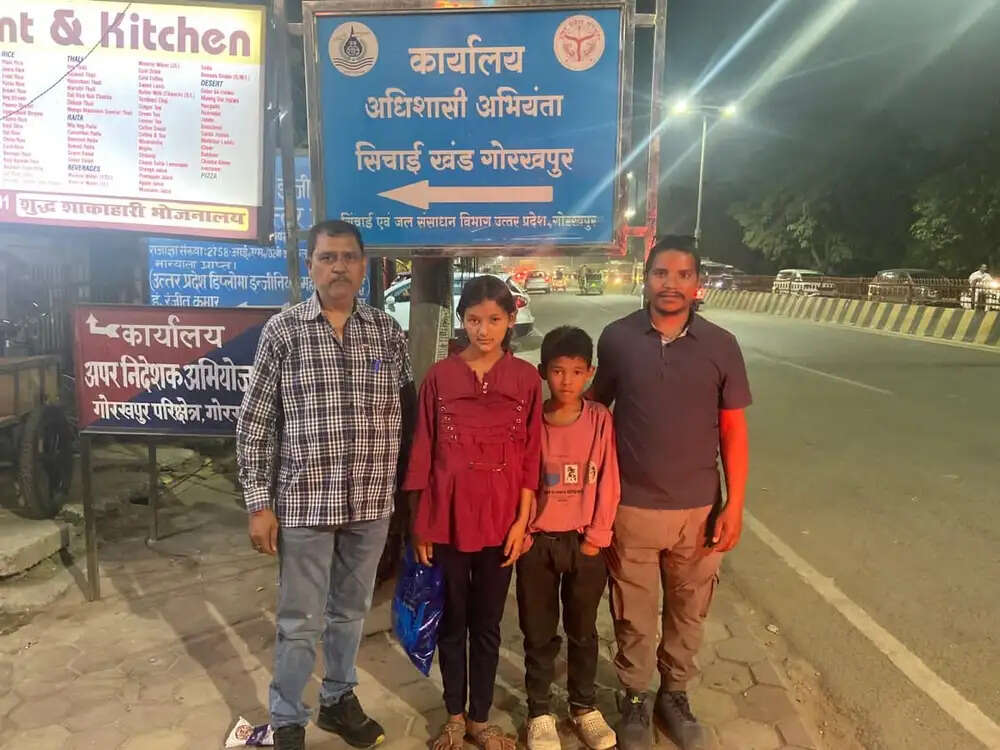 दो नाबालिग बच्चों को भारतीय पुलिस ने नेपाल में उनके परिवार को सौंपा