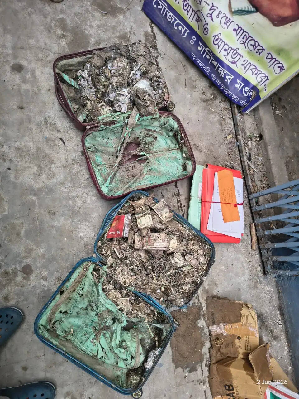 सुरेंद्रनाथ कॉलेज के यूनियन रूम से दो ट्रॉली भरकर नकदी बरामद