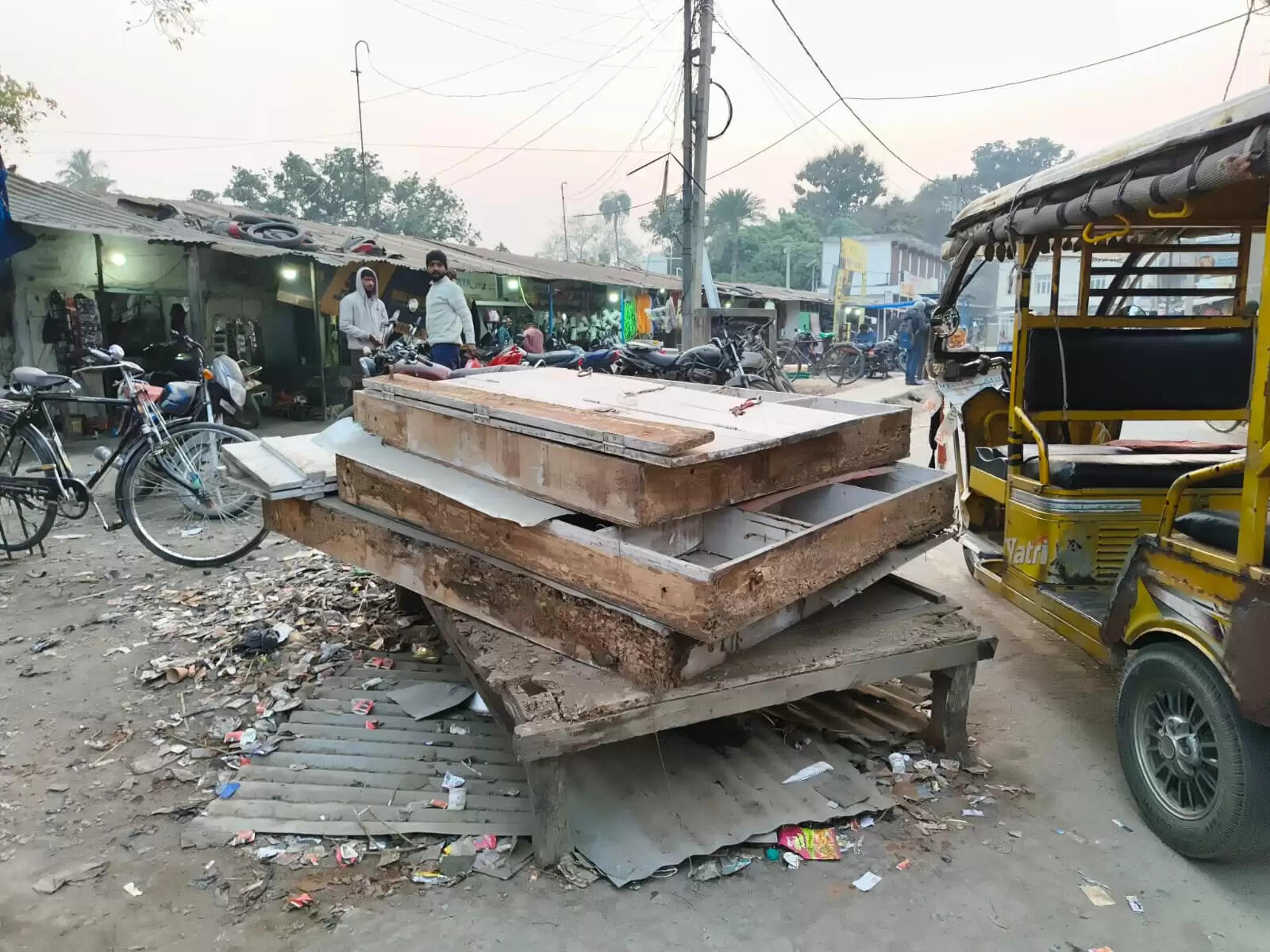 जिला परिषद अध्यक्ष को सौंपा ज्ञापन