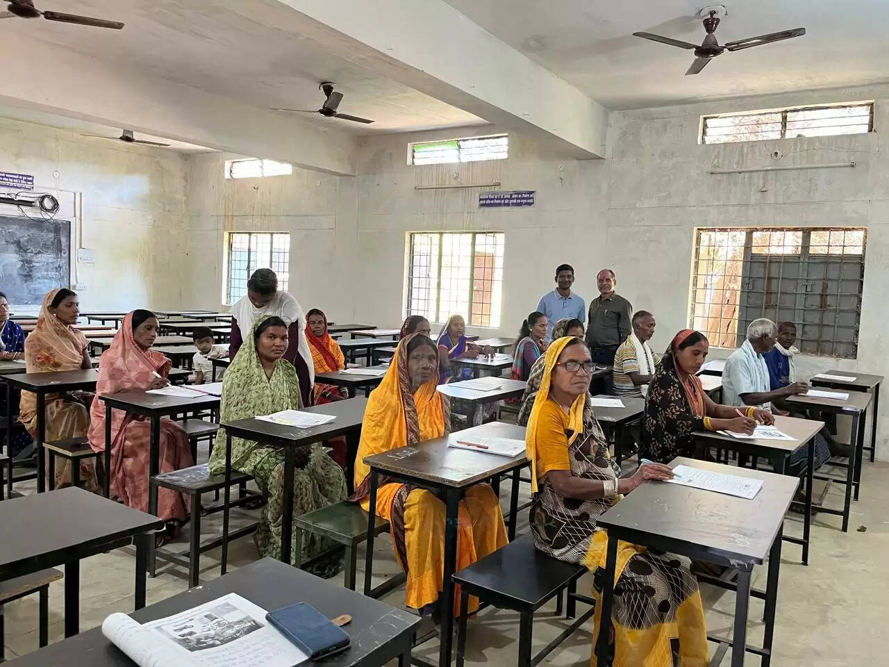 उल्लास महापरीक्षा में उमड़ा उत्साह, 7518 में से 7393 शिक्षार्थियों ने दी परीक्षा