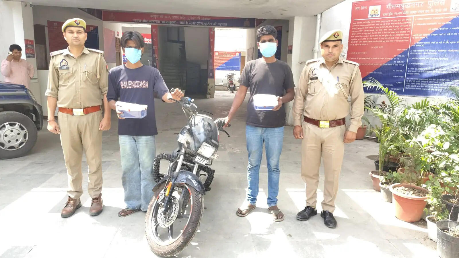 लूटपाट करने वाले गिरोह के दो बदमाश गिरफ्तार