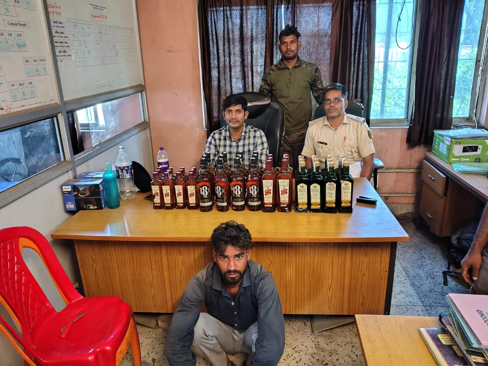 42 बोतल विदेशी शराब बरामद,एक शराब तस्कर गिरफ्तार