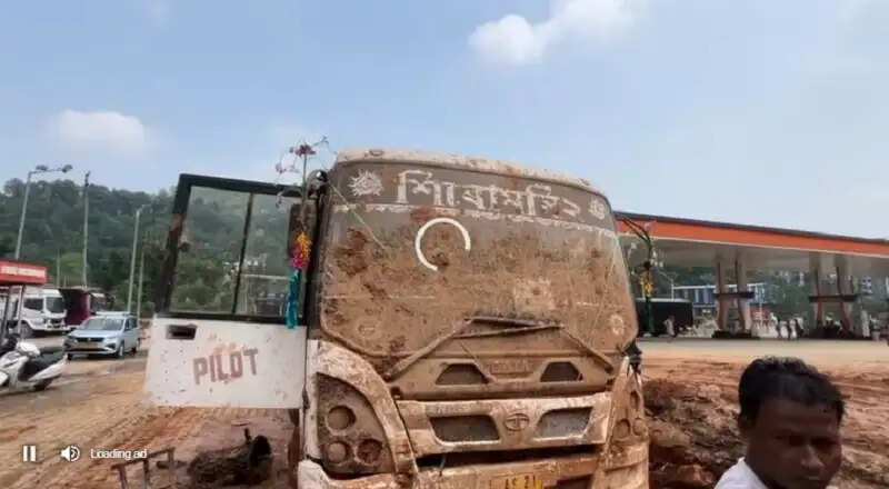 गुवाहाटी के जोराबाट में भूस्खलन, पेट्रोल पंप और दो वाहन क्षतिग्रस्त
