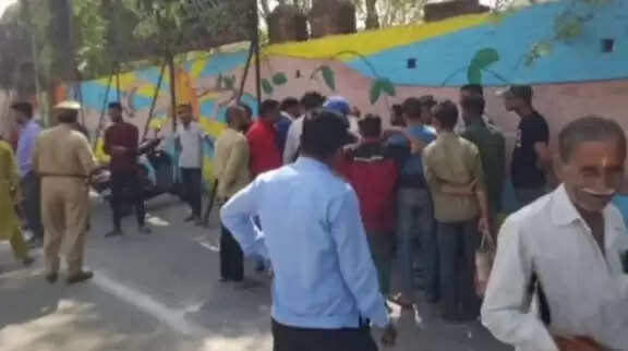 झांसी में स्पा सेंटर में काम करने वाली मणिपुरी युवती की संदिग्ध मौत, बिना सूचना दफनाने की कोशिश के बीच पहुंची पुलिस ने शुरु की जांच