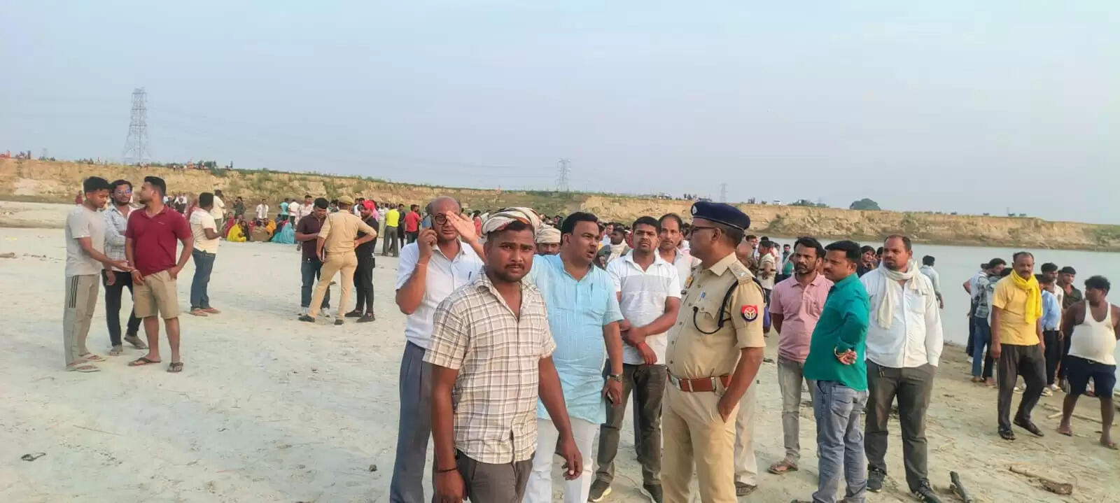 गोरखपुर में राप्ती नदी में नहाने गये तीन युवक डूबे, सर्च ऑपरेशन जारी