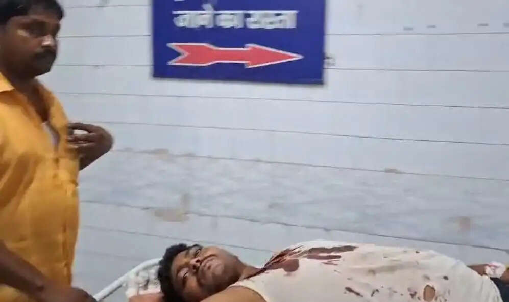 दुकानदार पर चाकू से हमला