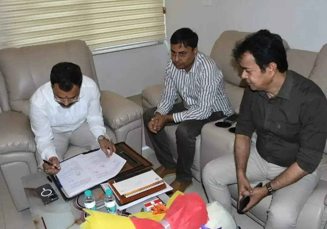 व्हाइट टॉपिंग रोड से शहर को मिलेगी मजबूत और टिकाऊ सड़क : नगर आयुक्त