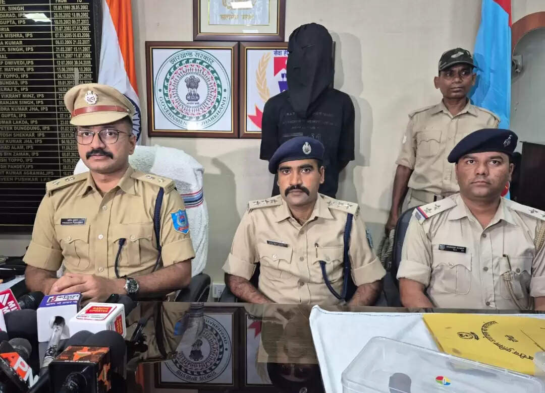 हथियार के साथ तीन लुटेरे पकड़े गए