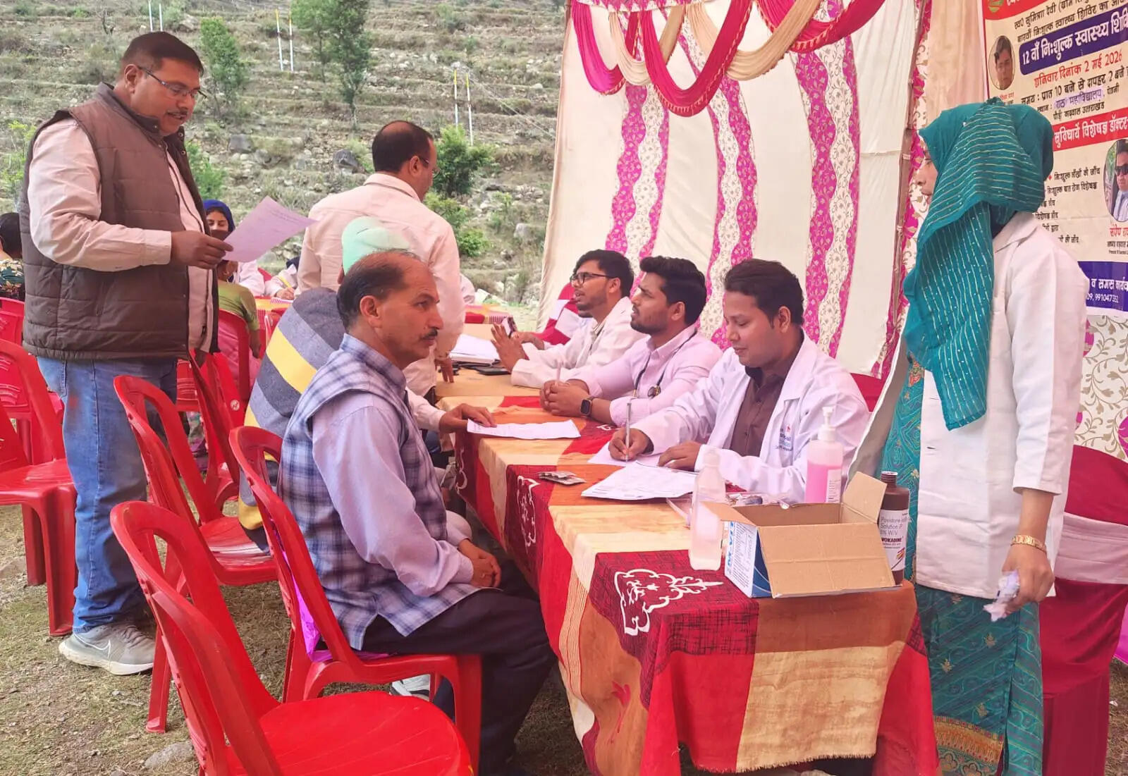 स्वास्थ्य शिविर में 200 से अधिक लोगों की स्वास्थ्य जांच