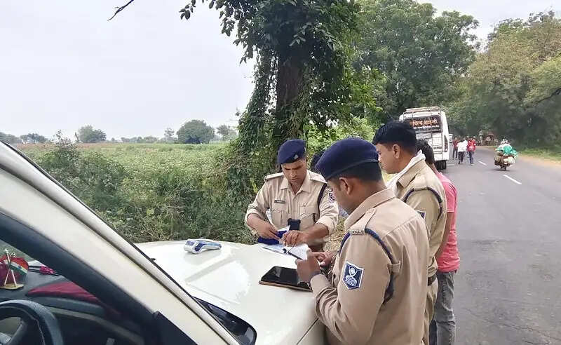 इंदौरः स्टेज केरिज परमिट पर संचालित 15 वर्ष से अधिक पुरानी 72 यात्री बसों के परमिट किए निरस्त