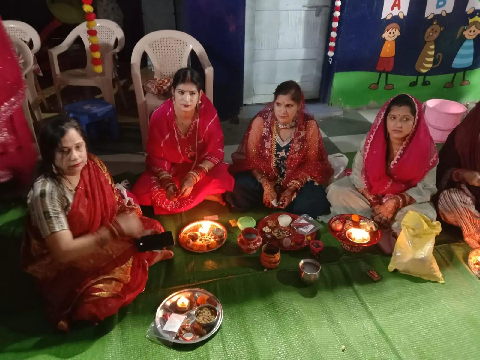 सामूहिक करवा चौथ पूजन में महिलाओं का दिखा उत्साह