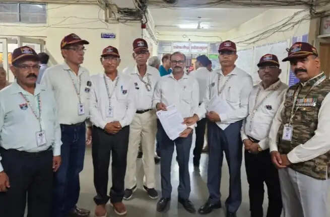 किश्तवाड़ घटना के विरोध में गुरुग्राम में पूर्व सैन्य अधिकारियों ने सौंपा ज्ञापन