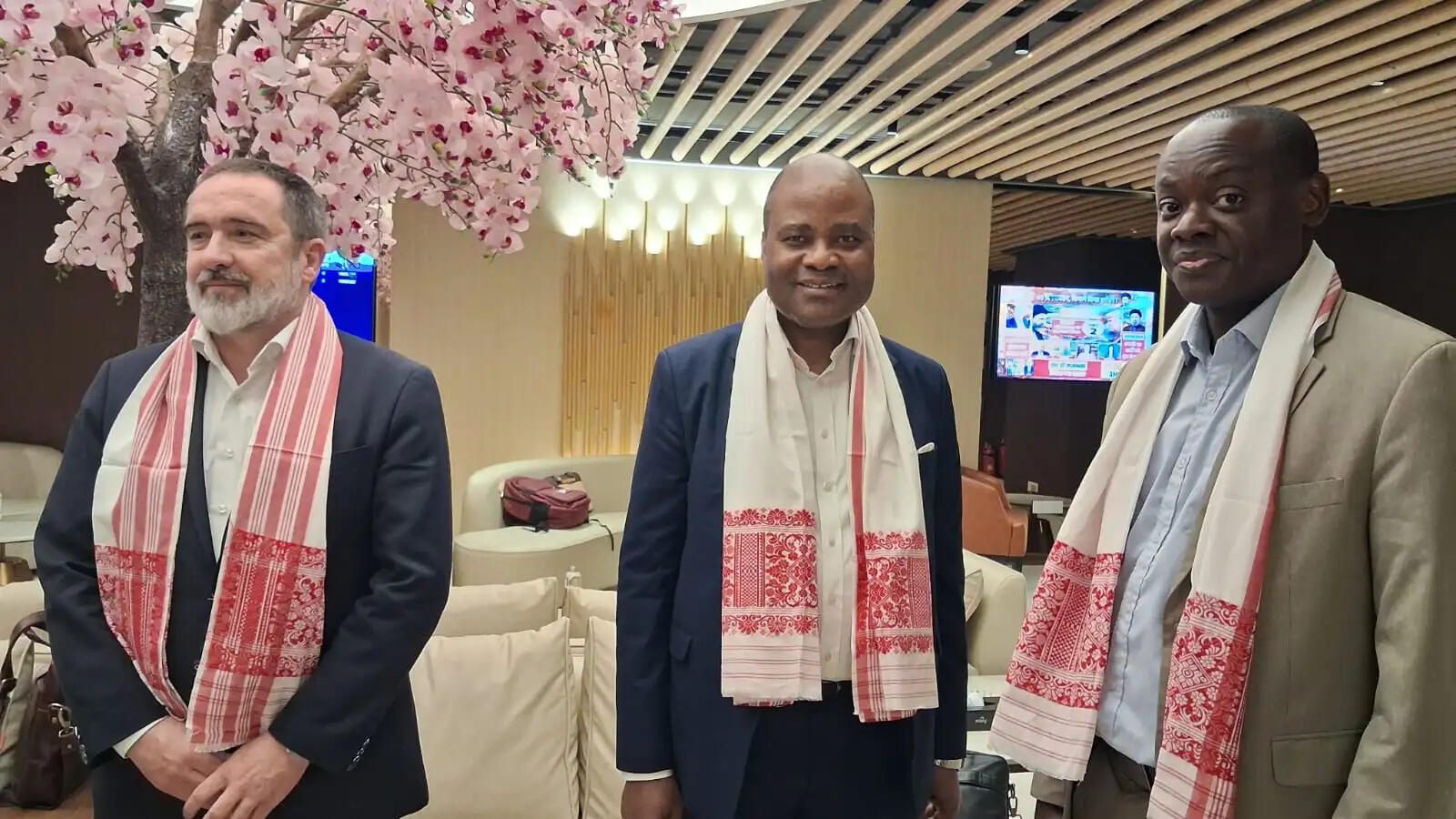 आईईवीपी के तहत विदेशी चुनाव प्रतिनिधियों का गुवाहाटी आगमन