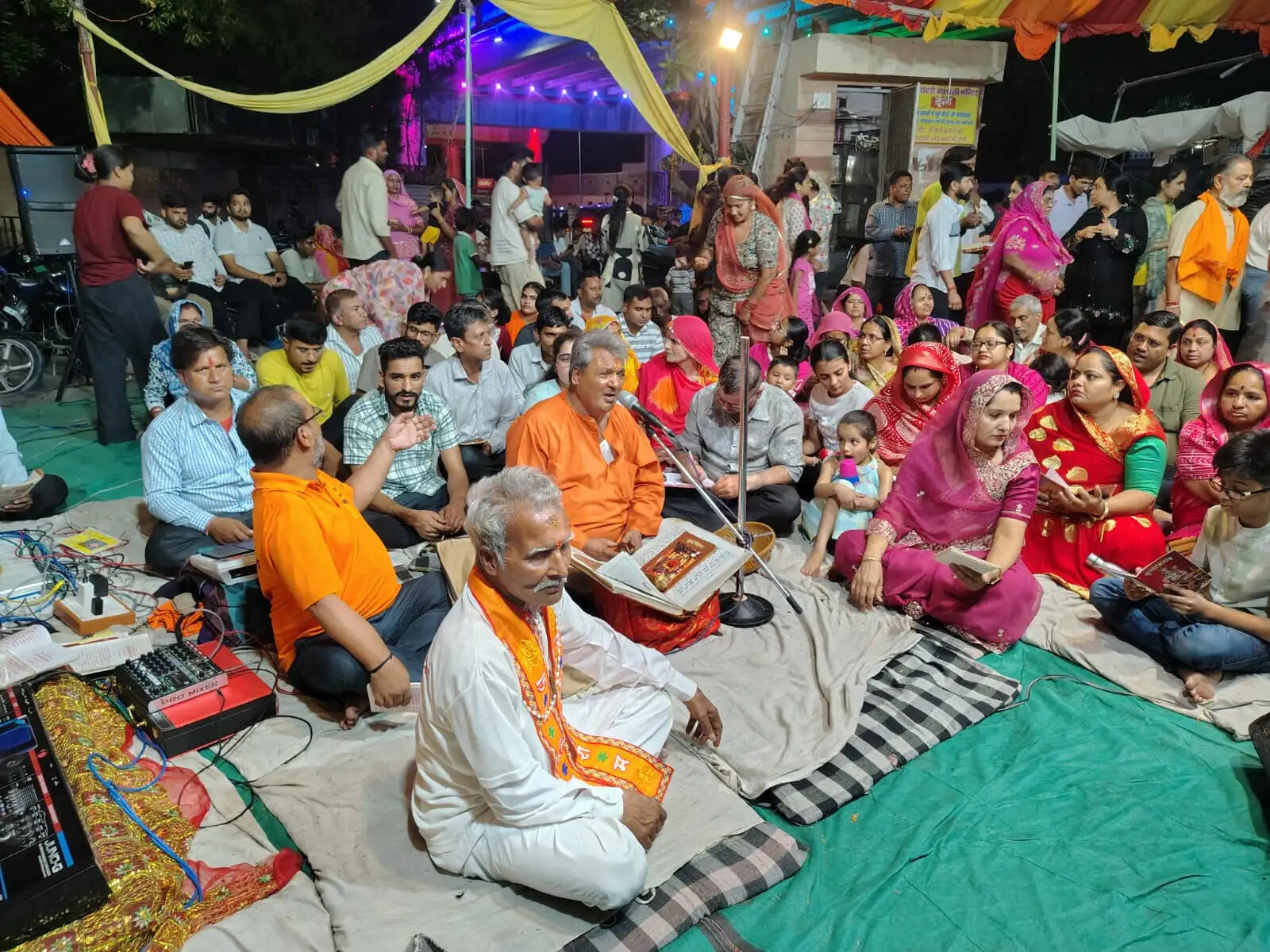 विश्व शांति के लिए हनुमान चालीसा का सामूहिक पाठ