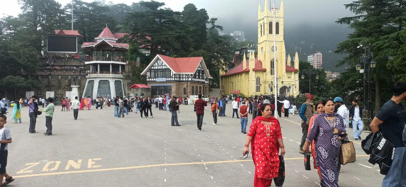हिमाचल में साढ़े तीन साल में 7.59 करोड़ पर्यटक पहुंचे, 2.64 लाख विदेशी सैलानी भी आए