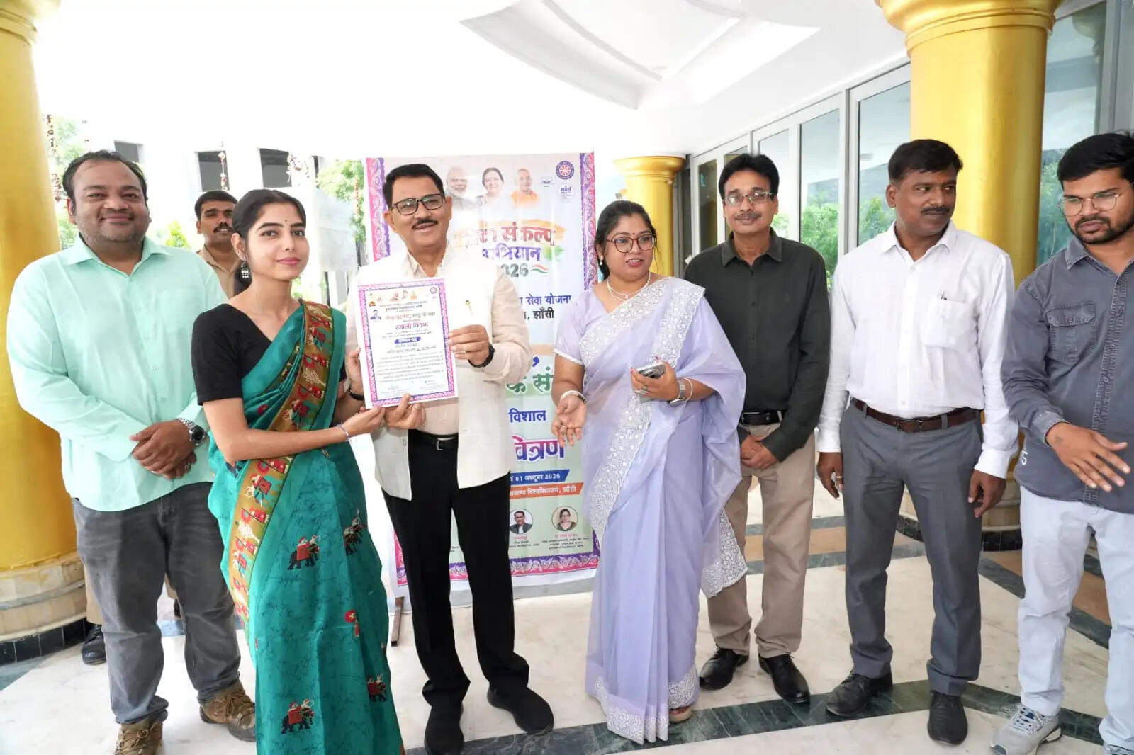 बुवि : विद्यार्थियों ने 30 घंटे के अथक प्रयास से रंगोली में उकेरी विकसित भारत की तस्वीर