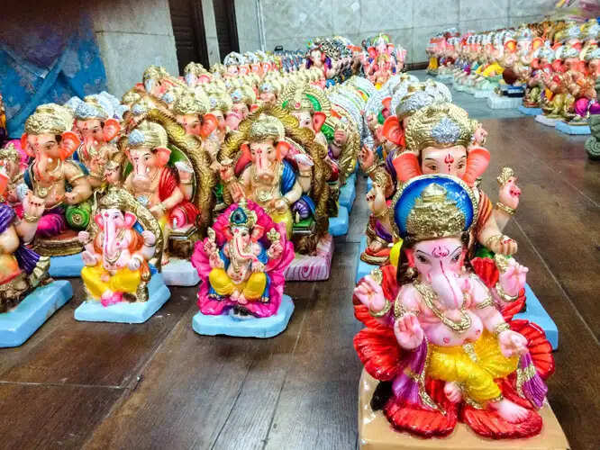 दंतेश्वरी मंदिर के सामने गणेश प्रतिमा विक्रय के लिए स्थान देने की मांग, कलेक्टर ने दिया आश्वासन