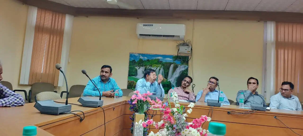 खजूर उत्पादन बढ़ाने के लिए गुणवत्तायुक्त प्लाटिंग मेटेरियल की समयबद्ध आपूर्ति करनी होगी सुनिश्चित