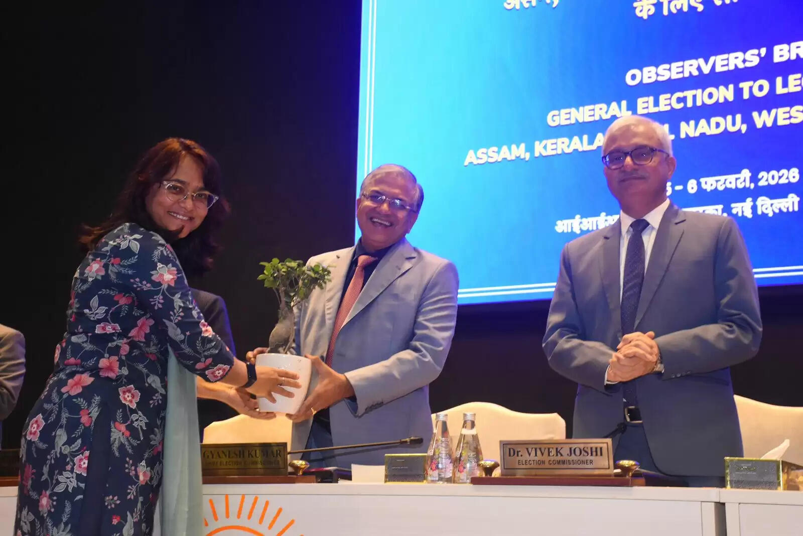 चुनाव आयोग ने पर्यवेक्षकों से कहा- पारदर्शी चुनाव सुनिश्चित करें