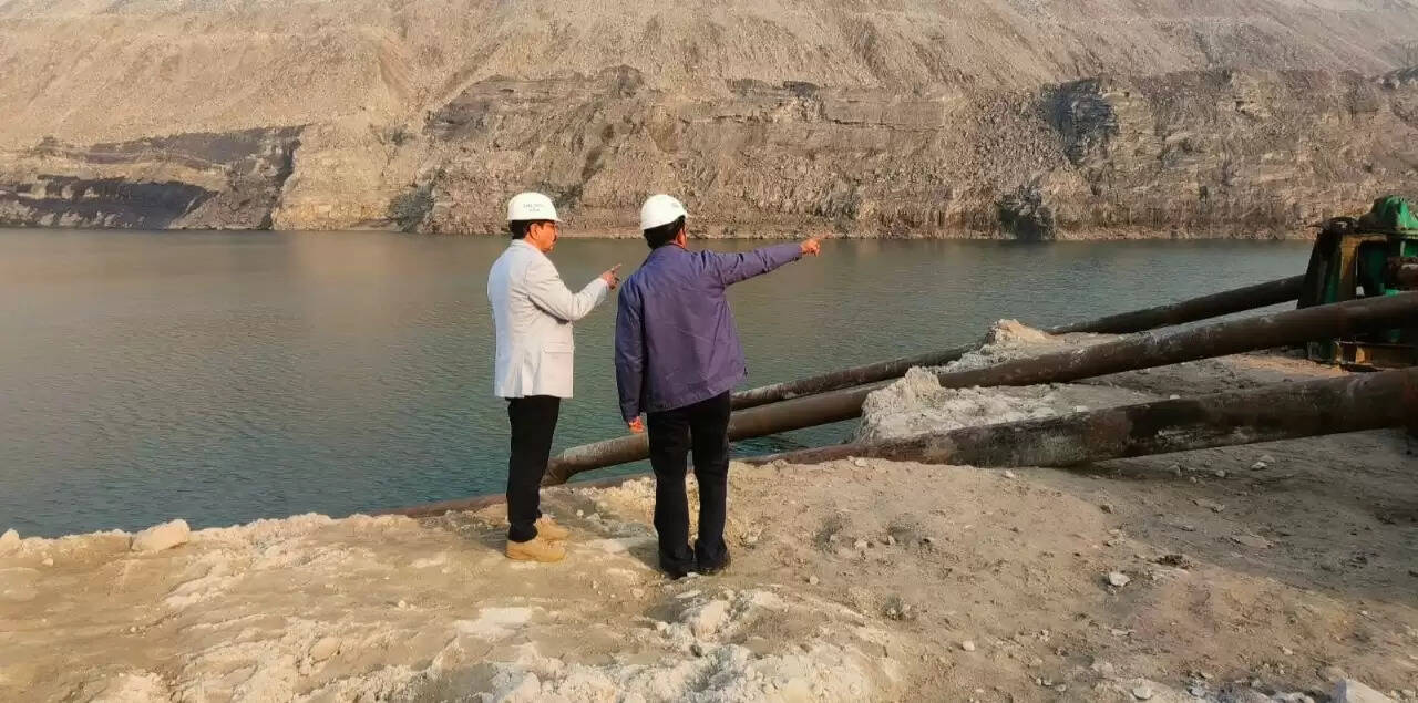 कोरबा : सीएमडी हरीश दुहन पहुंचे गेवरा खदान, उत्पादन और ओबी गतिविधियों की गहन समीक्षा की