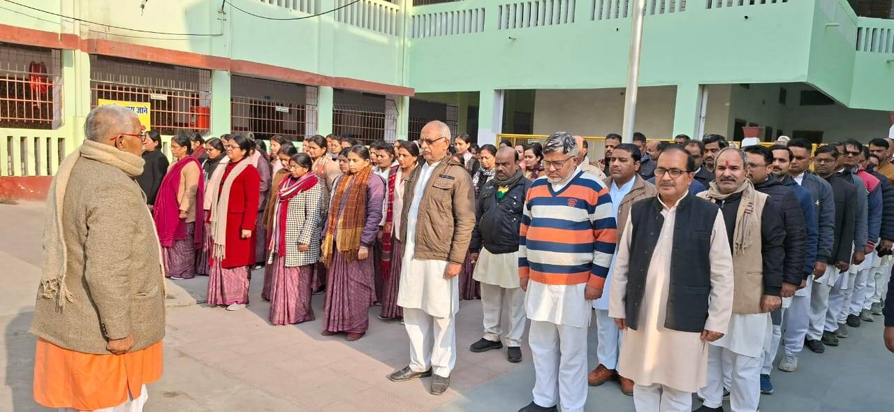 सरस्वती विद्या मंदिर की बड़ी पहल— पत्रकार विवेक अस्थाना को दी श्रद्धांजलि , दोनों बच्चों की कक्षा 8 तक पूरी फीस माफ