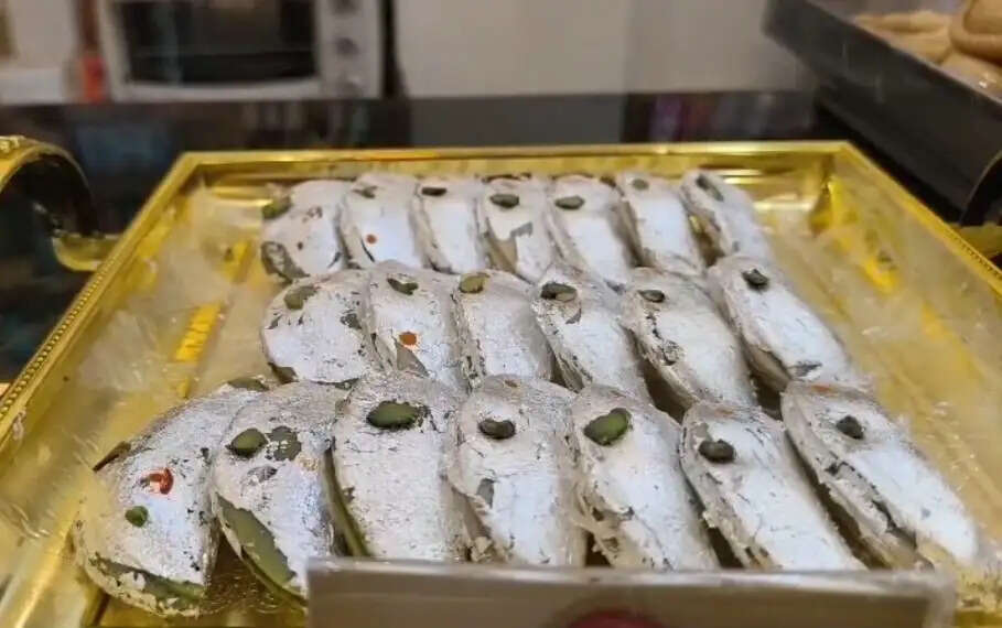 होली पर शाही गुझिया की धूम, सोने-चांदी से सजी मिठास ने बढ़ाई बाजार की रौनक