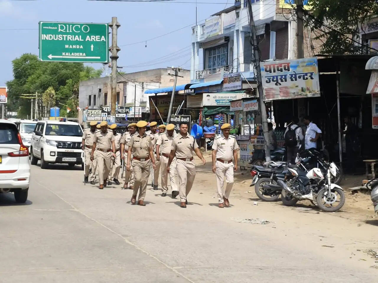 नगरपालिका चुनाव से पहले पुलिस ने निकाला फ्लैग मार्च
